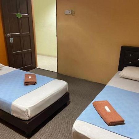 Oyo 91065 Hotel De Anjung Muadzam Shah Bagian luar foto