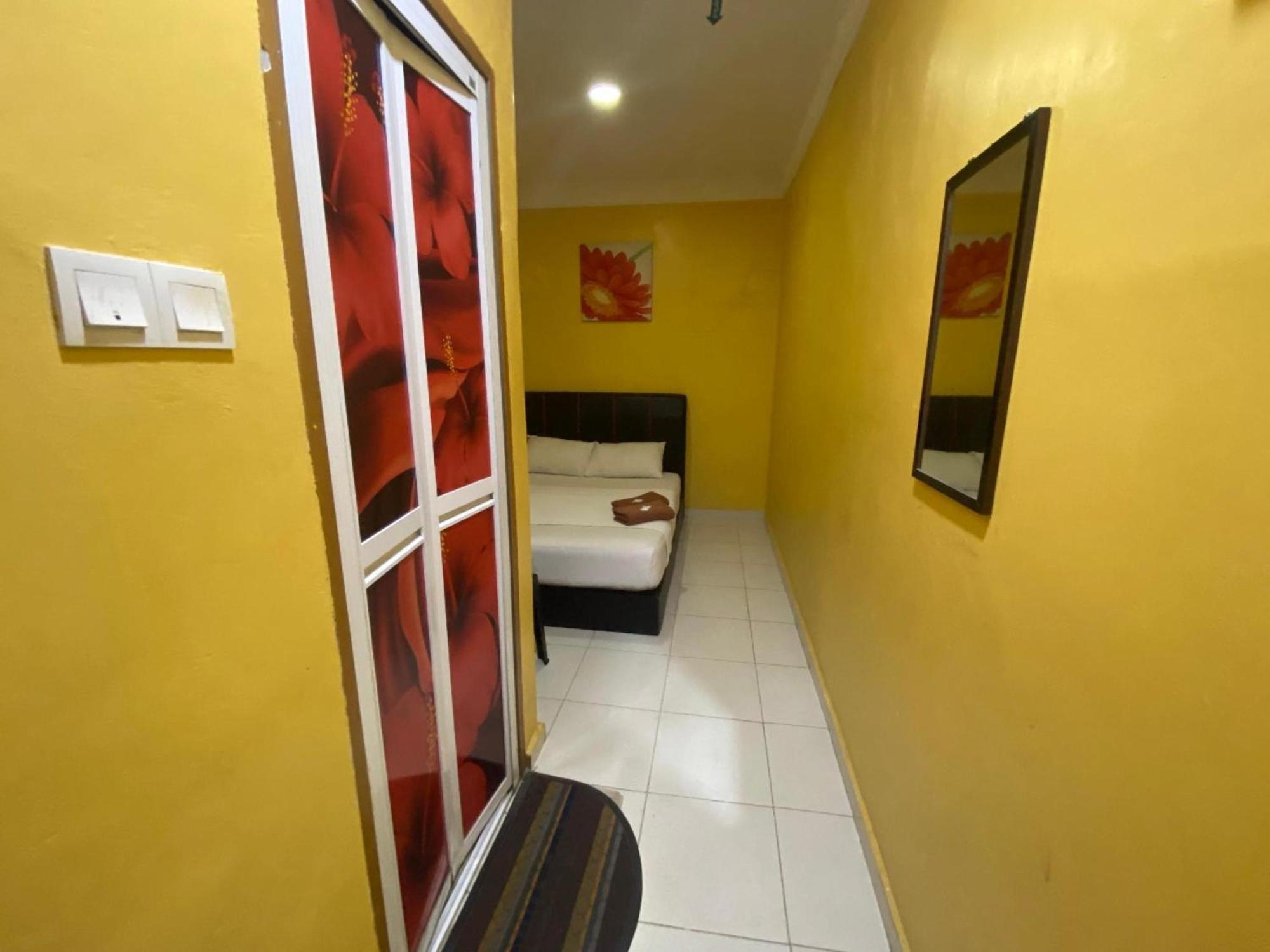 Oyo 91065 Hotel De Anjung Muadzam Shah Bagian luar foto