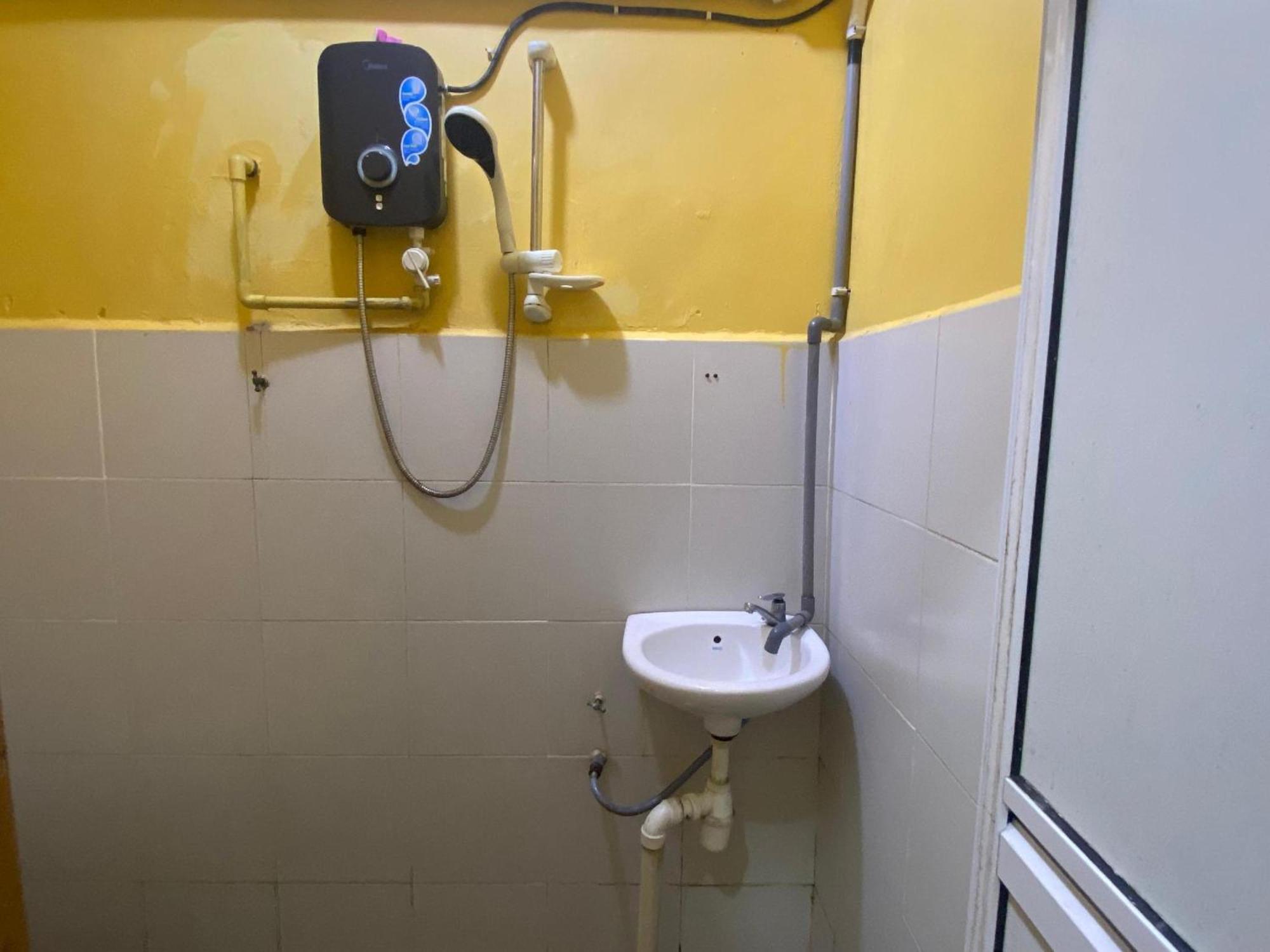 Oyo 91065 Hotel De Anjung Muadzam Shah Bagian luar foto
