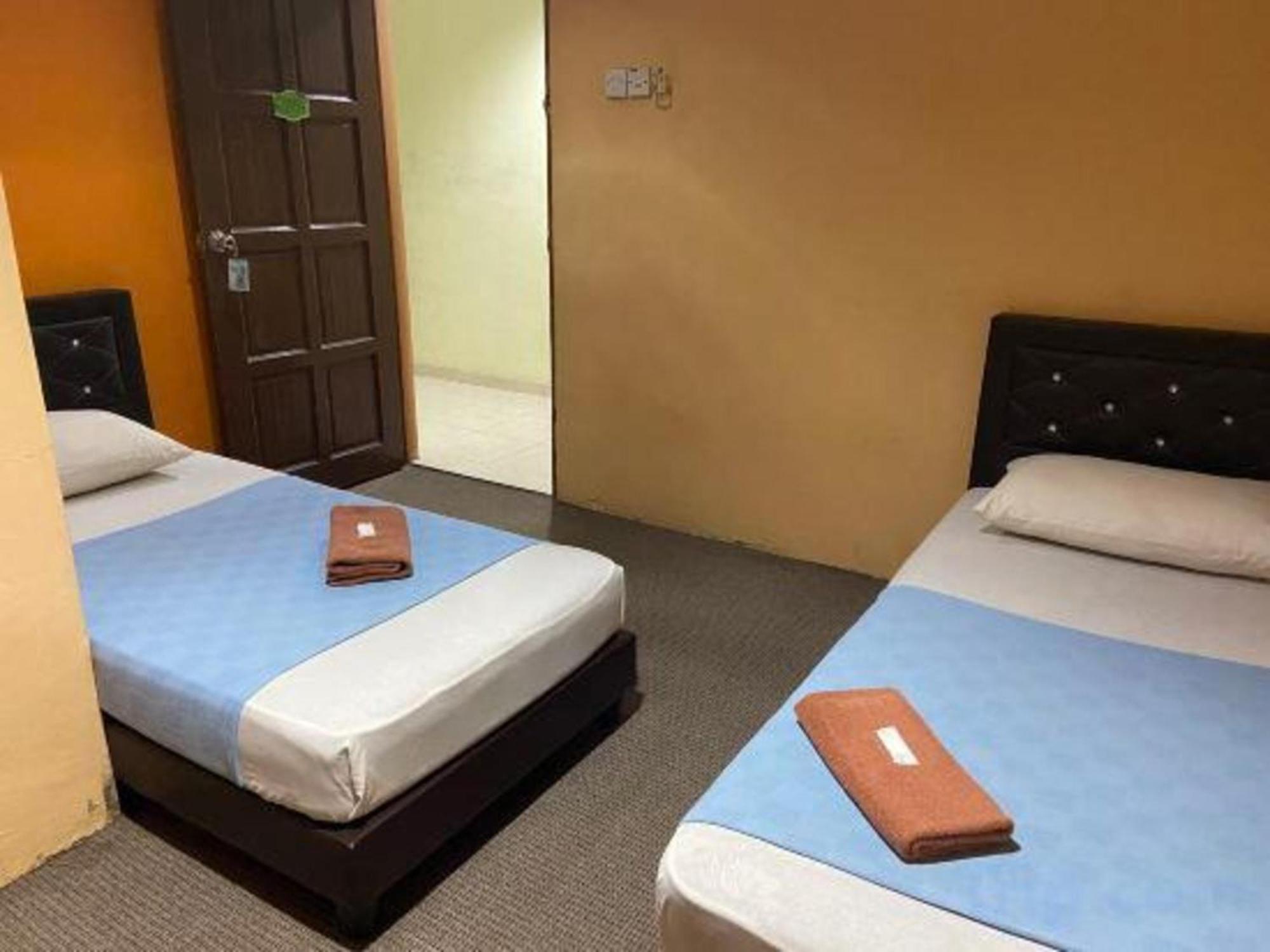 Oyo 91065 Hotel De Anjung Muadzam Shah Bagian luar foto