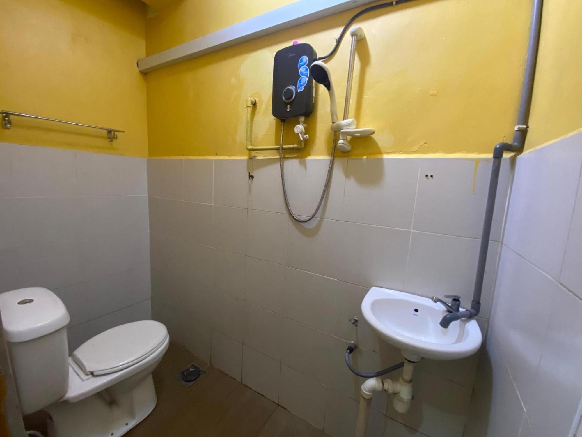 Oyo 91065 Hotel De Anjung Muadzam Shah Bagian luar foto