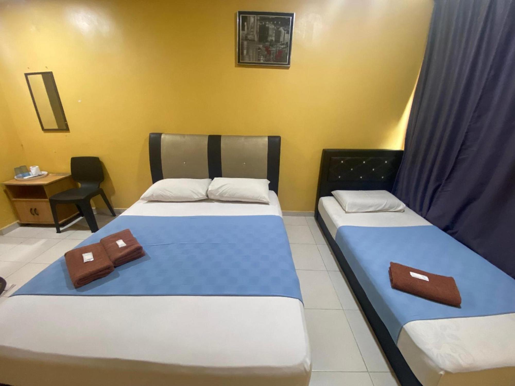 Oyo 91065 Hotel De Anjung Muadzam Shah Bagian luar foto
