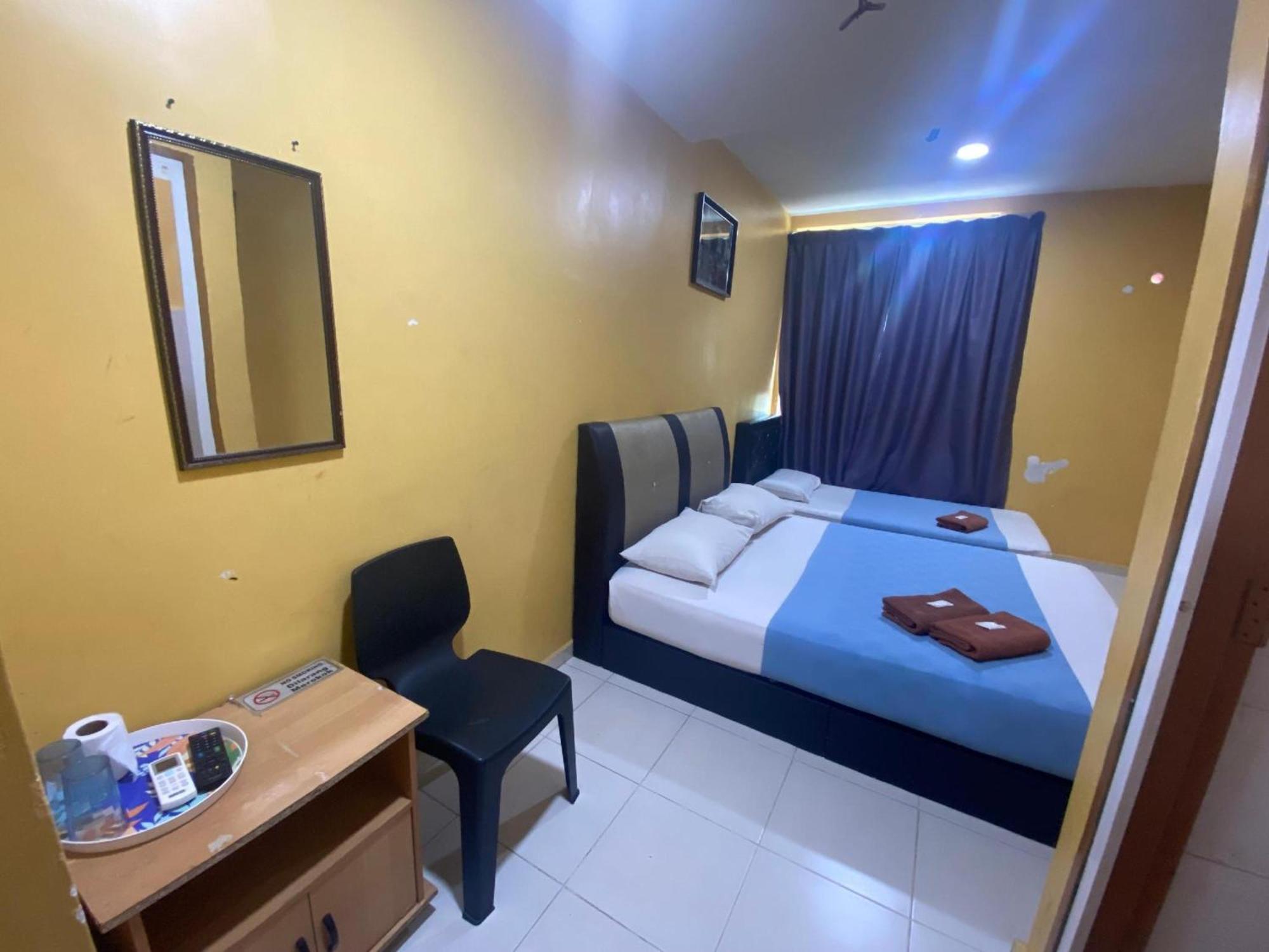 Oyo 91065 Hotel De Anjung Muadzam Shah Bagian luar foto