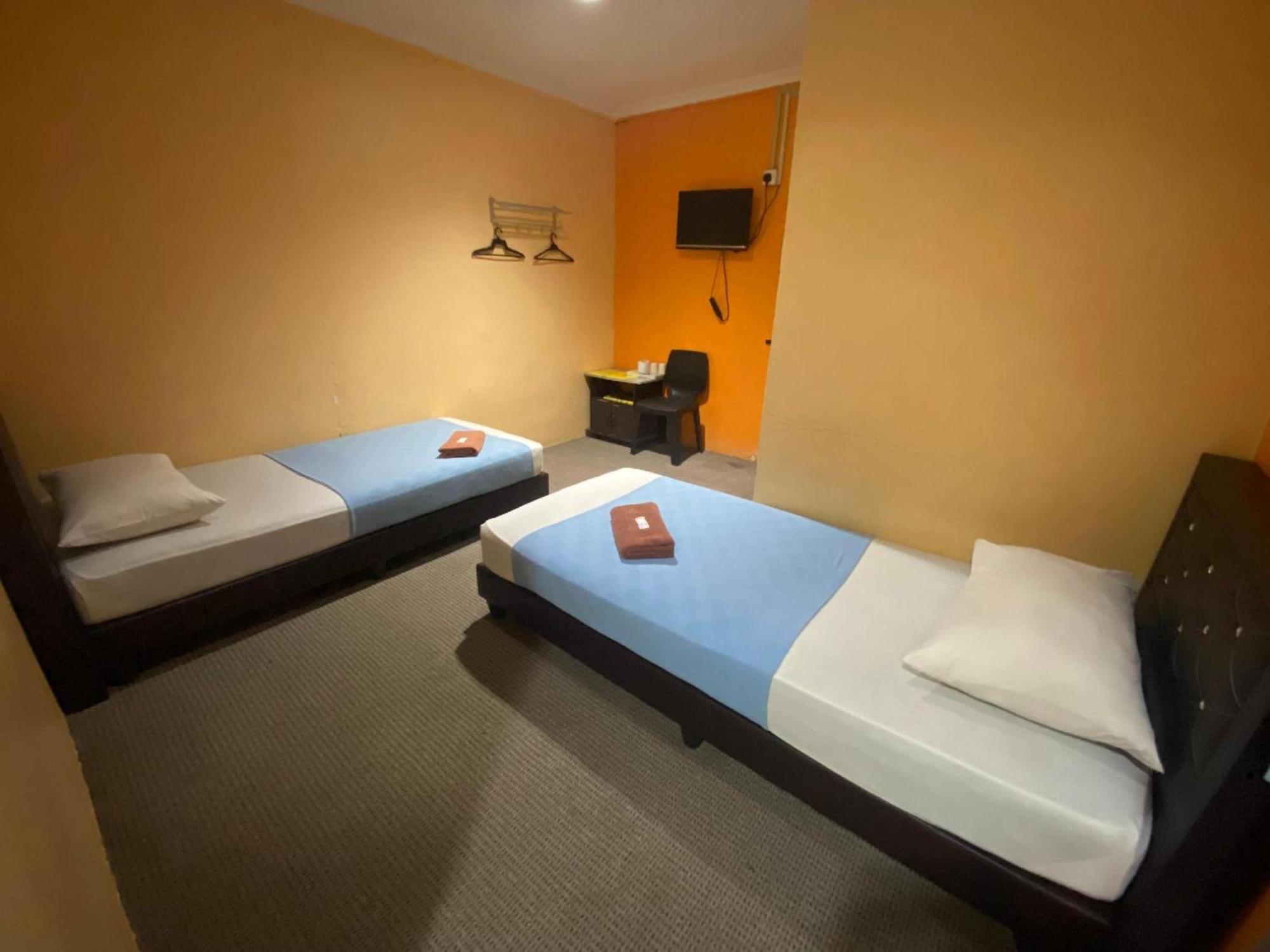 Oyo 91065 Hotel De Anjung Muadzam Shah Bagian luar foto