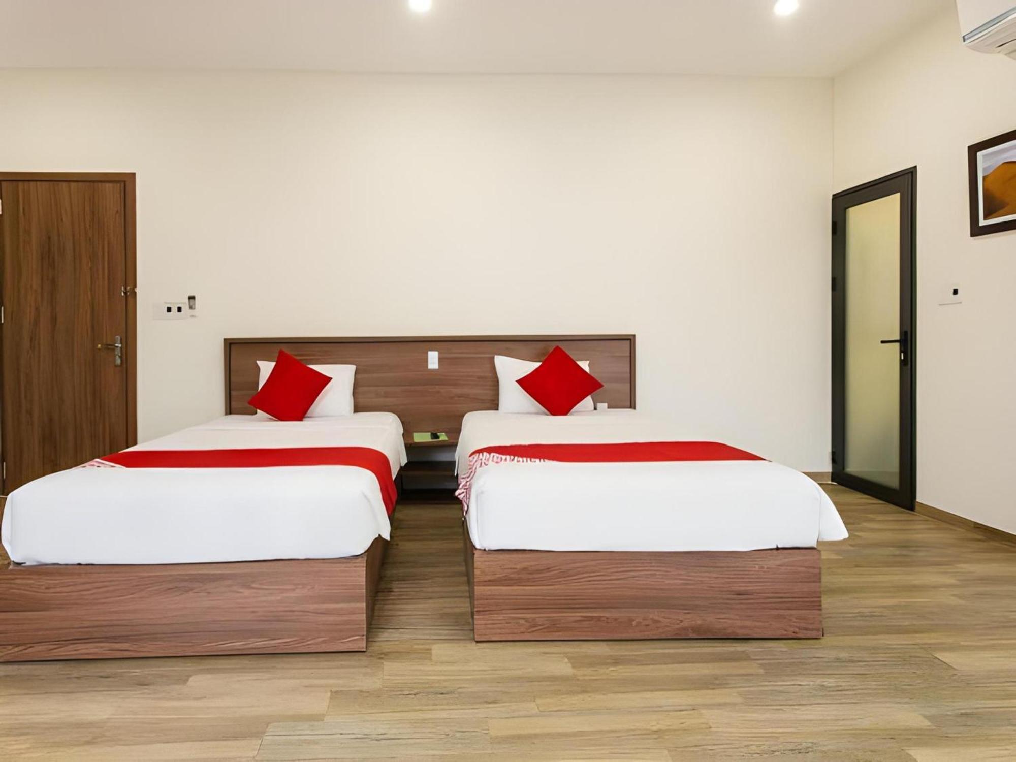 Oyo 91065 Hotel De Anjung Muadzam Shah Bagian luar foto